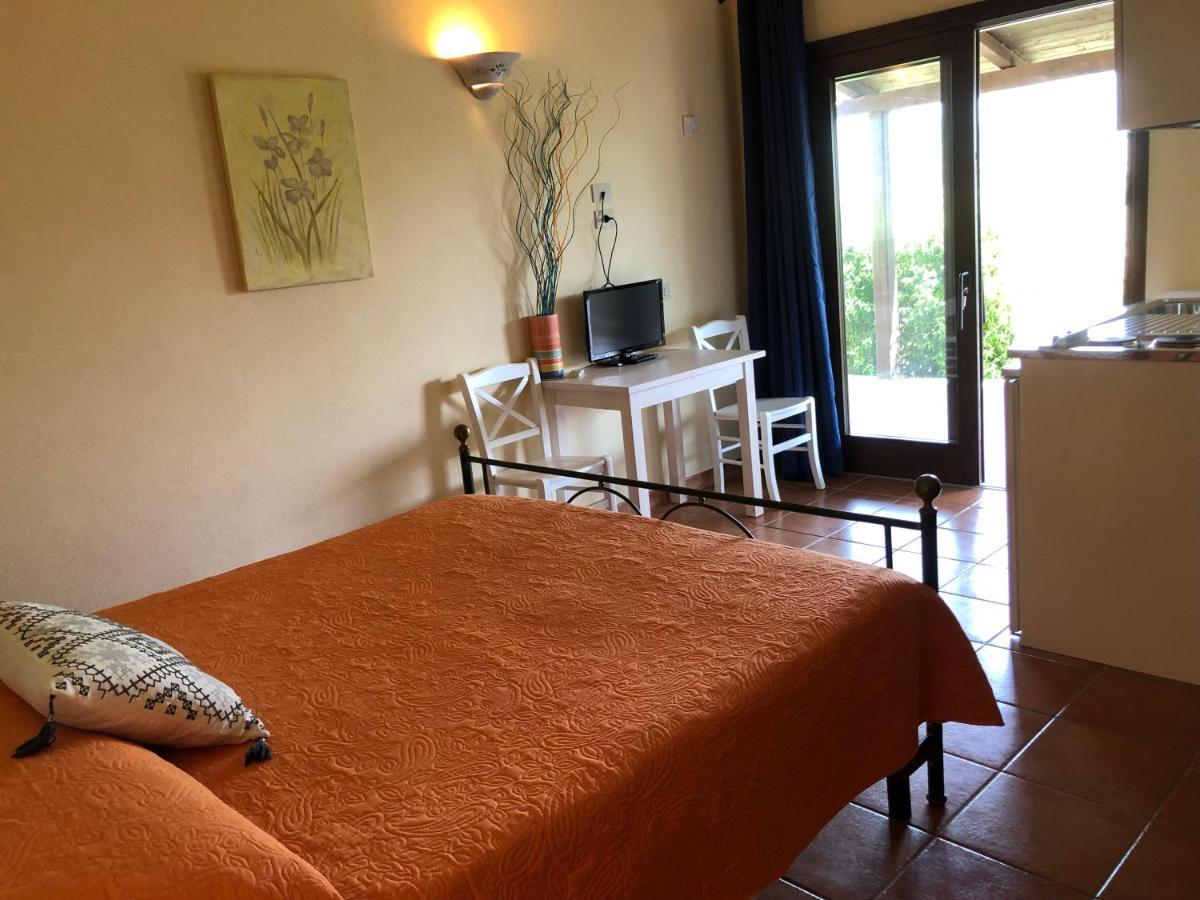 Agriturismo Campesi Casale Tra Le Vigne Aglientu Buitenkant foto