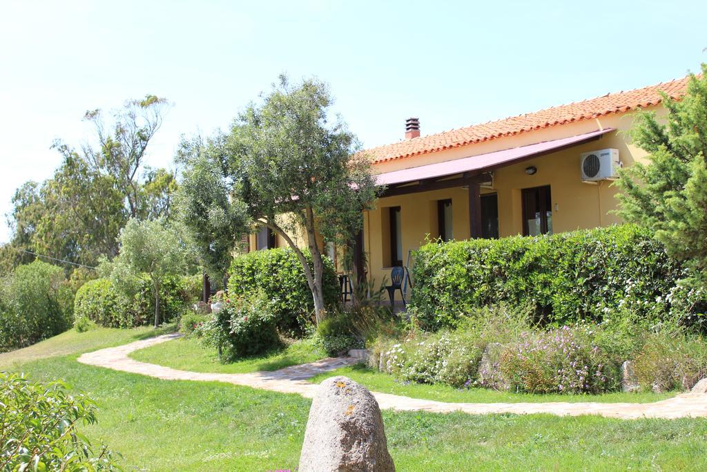 Agriturismo Campesi Casale Tra Le Vigne Aglientu Buitenkant foto