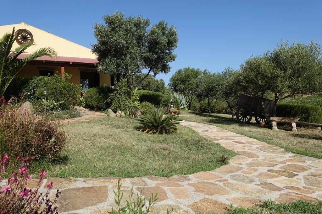 Agriturismo Campesi Casale Tra Le Vigne Aglientu Buitenkant foto